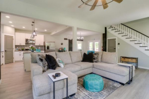 Spacious Grove Home Rental Yard Games, Fire Pit!